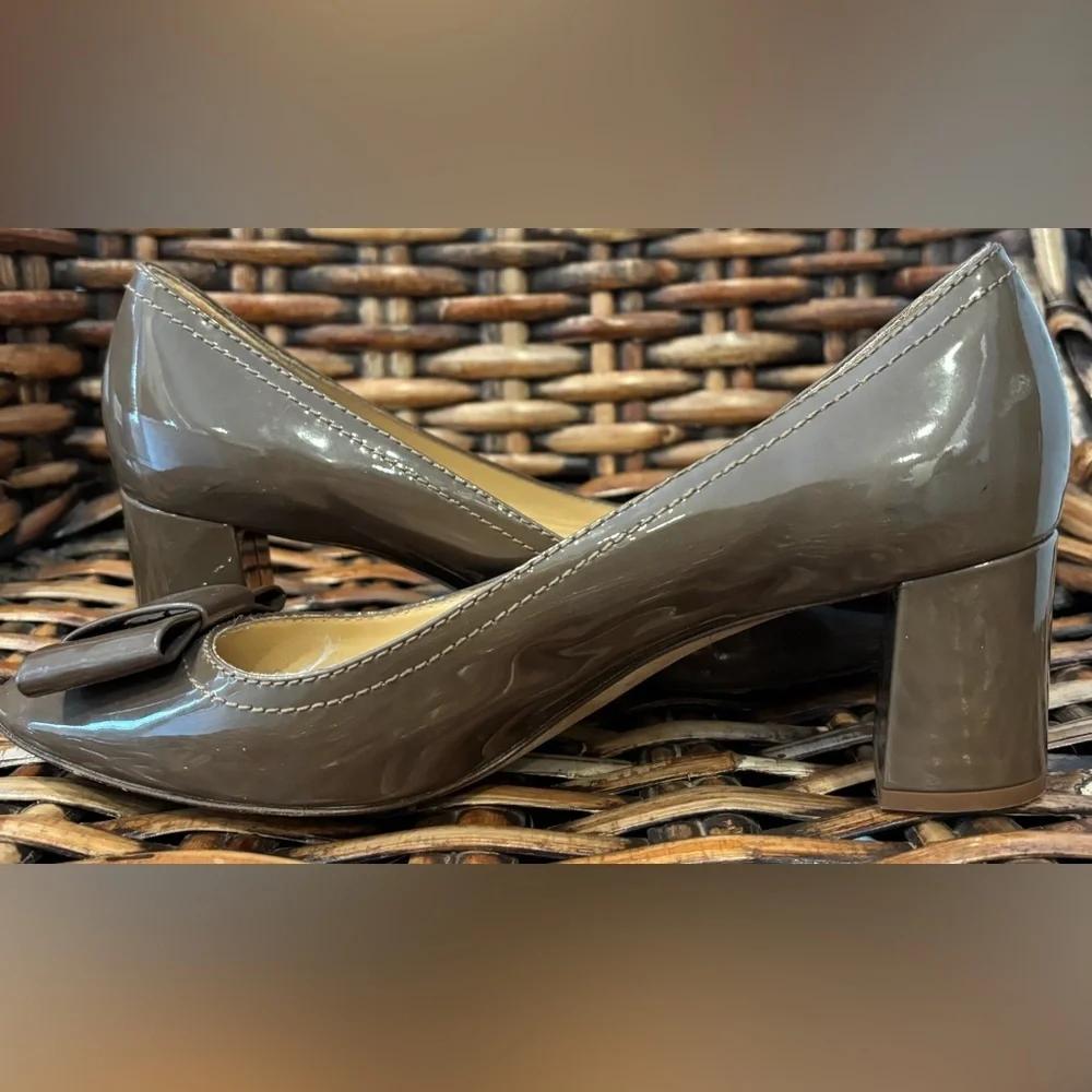 kate spade Taupe Patent Block Heel Pumps with Bow in size 8.5
